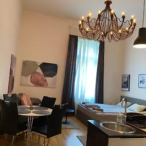 Apartamento Stylish By The Vígszínház Theater, Budapest